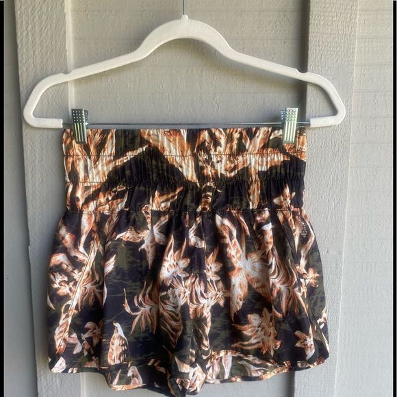 NWT - FP MOVEMENT Printed The Way Home Shorts In Black Combo - Picture 4 of 10